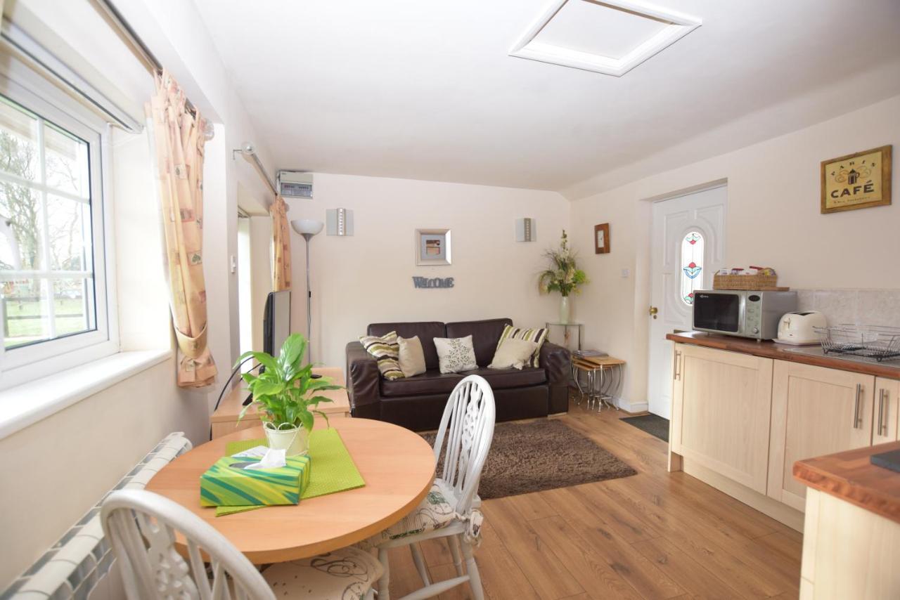 Little Rushbrook Cottages Tanworth Extérieur photo